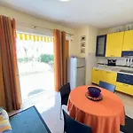 Spacious Flat With Private Garden アパート *