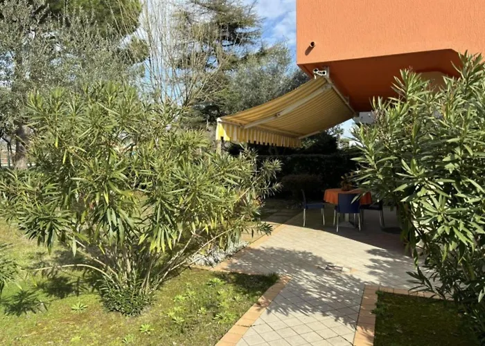 아파트 Spacious Flat With Private Garden *