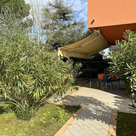 Apartmán Spacious Flat With Private Garden *